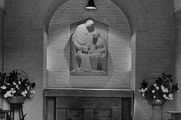 23-c-la-tomba-dentro-la-capella-2C8006967-3056-E714-EC16-B6CCDD209BFE.jpg