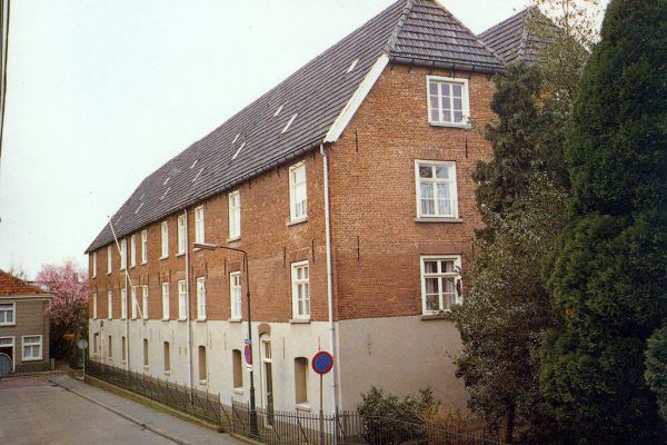 8-grave-olanda-2F4C2A460-8567-6E06-6354-590E7BF371AD.jpg