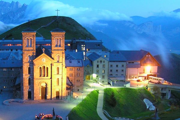 la-salette-di-notte6D6FD556-DB02-2D7D-45C1-E317928A1DB2.jpg